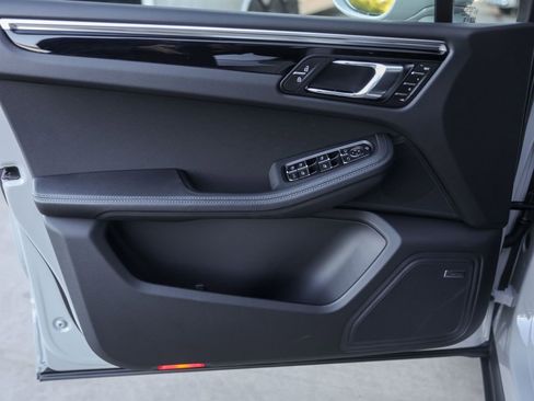 New 2026 Porsche Macan image 34