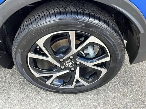 Used 2020 Toyota C-HR XLE image 30