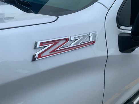 Used 2023 Chevrolet Silverado 1500 LTZ AWD/4WD image 3