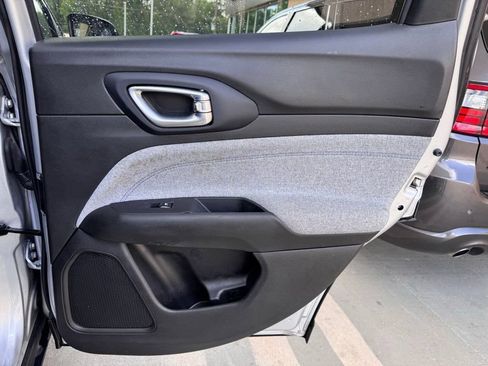 Used 2024 Jeep Compass Latitude image 19