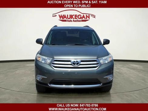 Used 2011 Toyota Highlander Limited w/ Tow Pkg AWD/4WD image 2