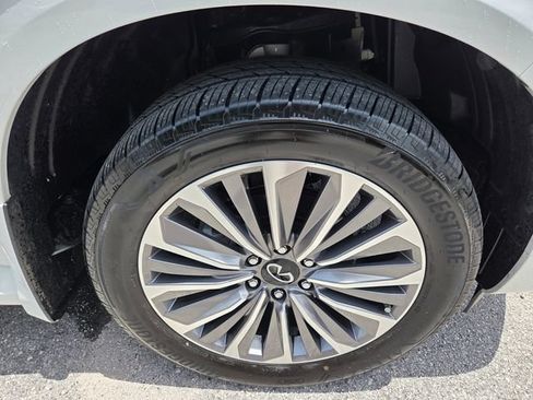 Used 2026 INFINITI QX80 Luxe AWD/4WD image 9