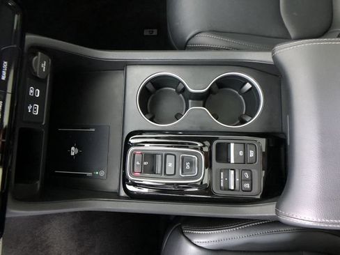 Used 2023 Honda Pilot Touring image 16