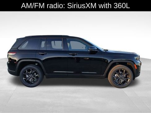 New 2025 Jeep Grand Cherokee Limited w/ Trailer Tow Package AWD/4WD image 6