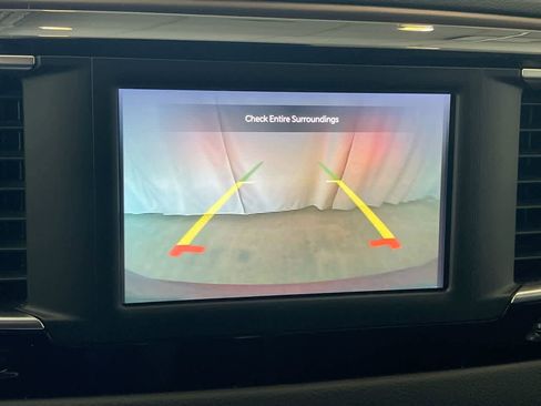 Used 2023 Chrysler Voyager LX image 17