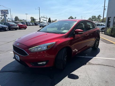 Used 2017 Ford Focus SEL w/ Cold Weather Package FWD image 3