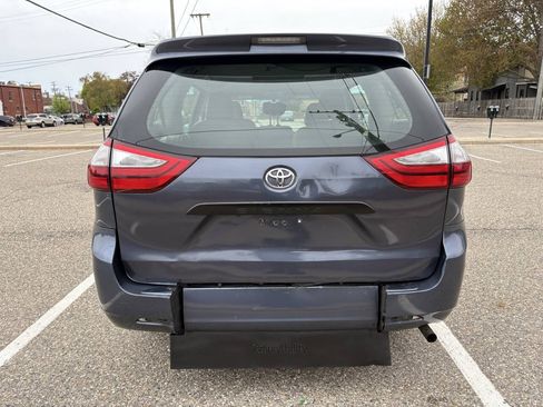 Used 2017 Toyota Sienna L FWD image 14