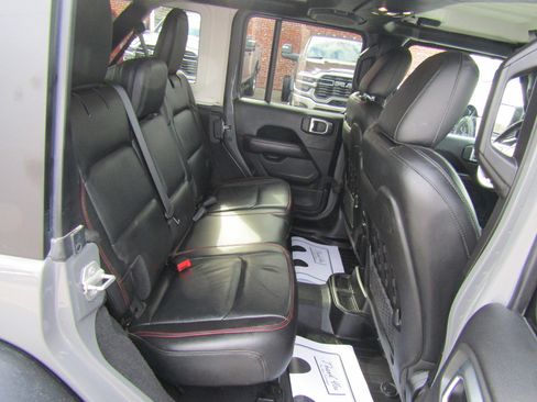 Used 2019 Jeep Wrangler Unlimited Rubicon AWD/4WD image 17