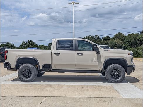 New 2026 Chevrolet Silverado 2500 ZR2 AWD/4WD image 6