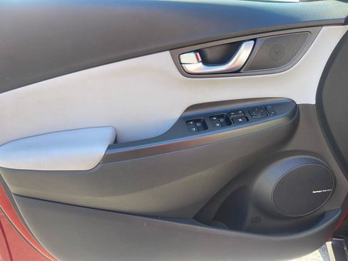 Used 2022 Hyundai Kona Limited FWD image 13