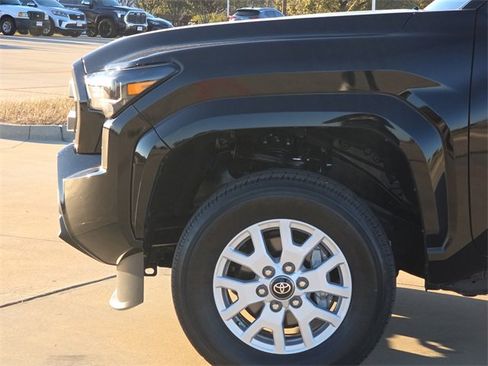 Used 2025 Toyota Tacoma SR5 image 5