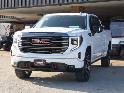 Used 2024 GMC Sierra 1500 AT4 w/ Technology Package image 3