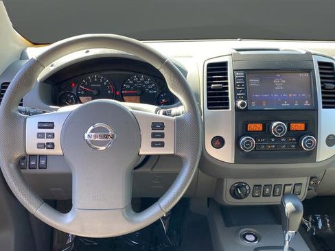 Used 2020 Nissan Frontier SV AWD/4WD image 11