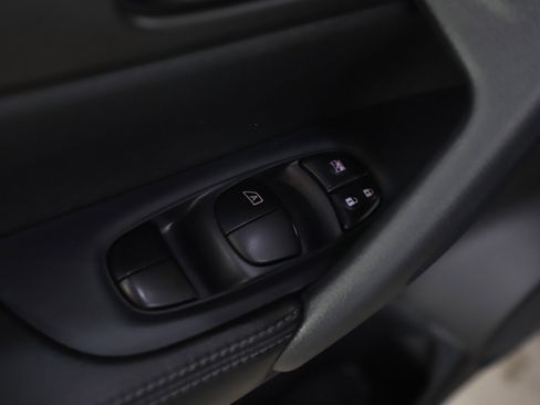 Used 2014 Nissan Rogue SV image 19