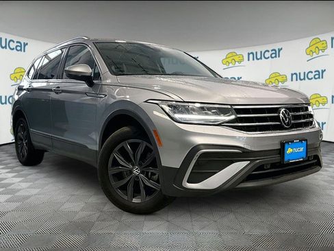 Used 2023 Volkswagen Tiguan SE w/ Panoramic Sunroof Package image 1