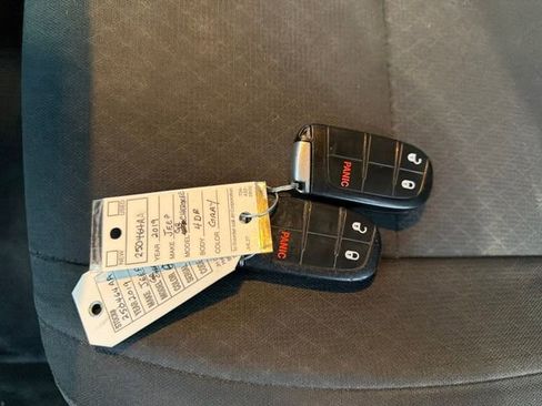 Used 2019 Jeep Grand Cherokee Laredo w/ 18" Wheel & 8.4" Radio Group image 32