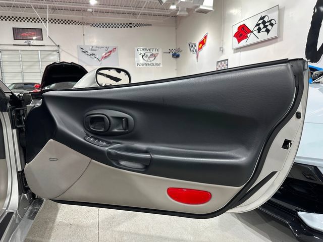 Used 2004 Chevrolet Corvette Coupe w/ Preferred Equipment Group RWD image 16