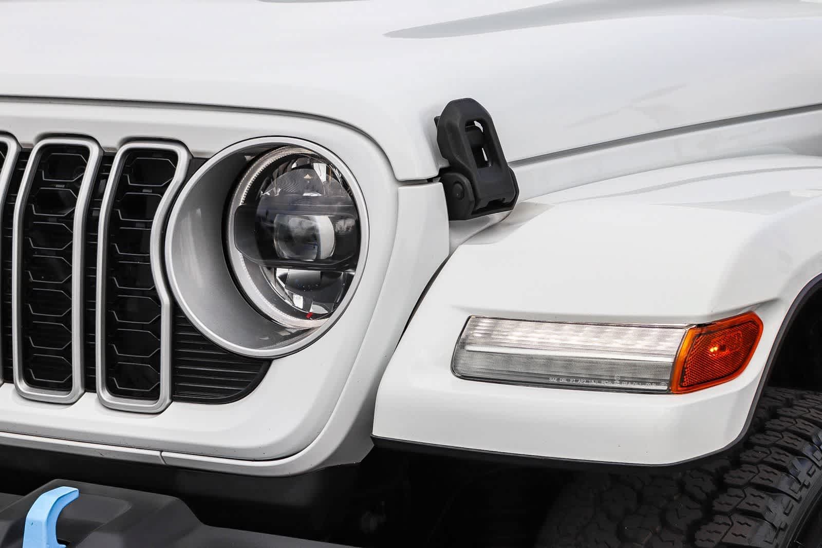 Used 2024 Jeep Wrangler Unlimited Sahara AWD/4WD image 8