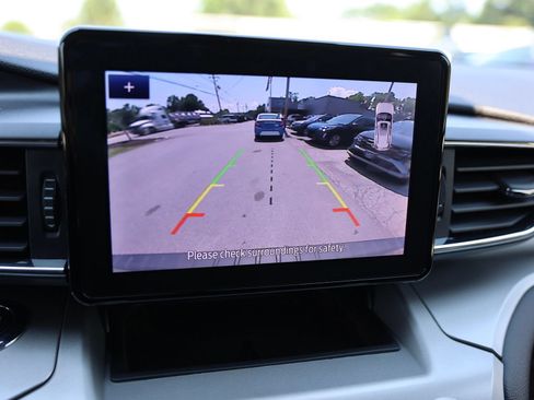 Used 2022 Ford Explorer XLT AWD/4WD image 28