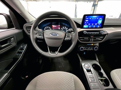 Used 2022 Ford Escape SE w/ SE Sport Appearance Package image 5