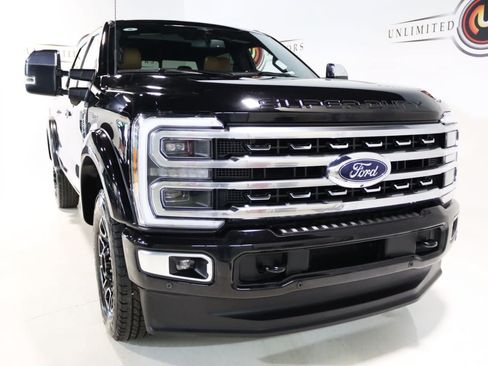 Used 2023 Ford F250 Platinum w/ FX4 Off-Road Package AWD/4WD image 14