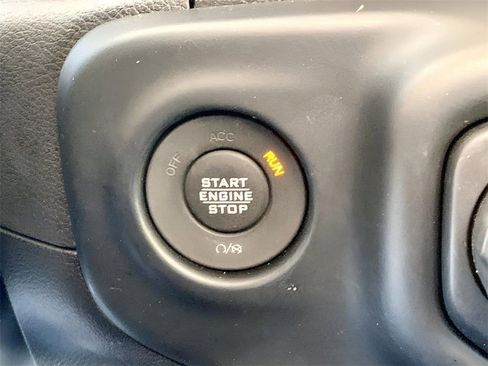 Used 2023 Jeep Wrangler Altitude image 30