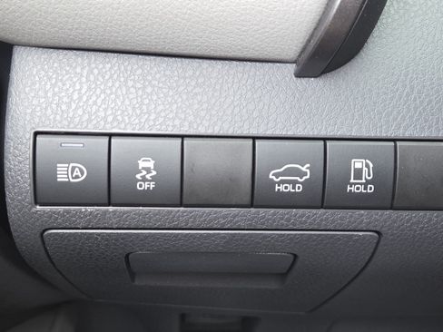 Used 2022 Toyota Camry LE w/ Carpet Mat Package (TMS) FWD image 8