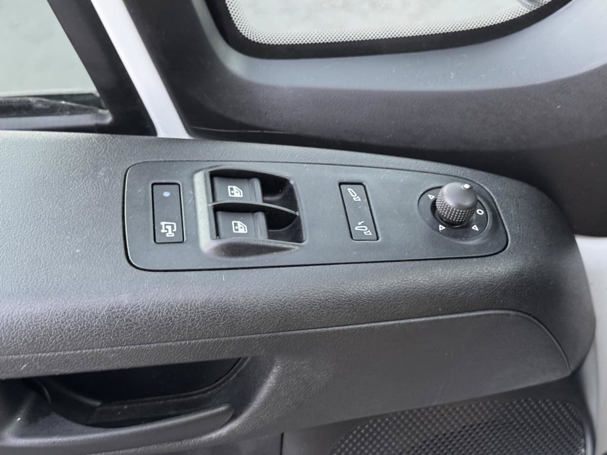 Used 2025 RAM ProMaster 2500 w/ Convenience Group FWD image 28