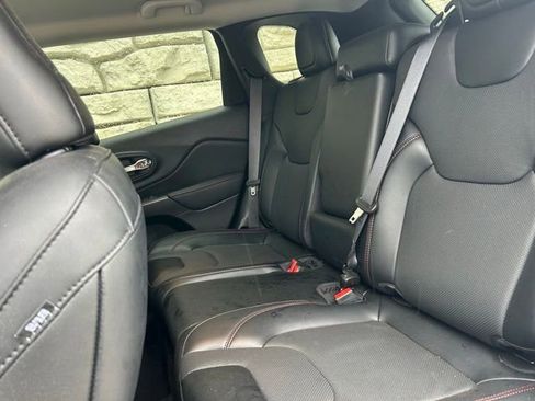 Used 2022 Jeep Cherokee Trailhawk w/ Premium Leather Package AWD/4WD image 9