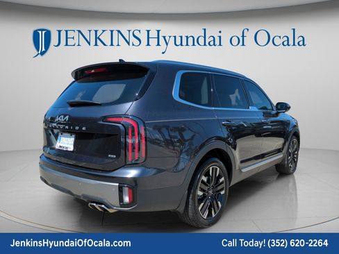 Used 2025 Kia Telluride SX w/ SX Captain's Chair Package AWD/4WD image 3