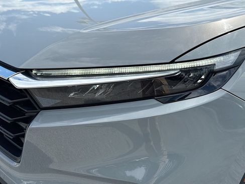 Used 2023 Honda CR-V LX image 9