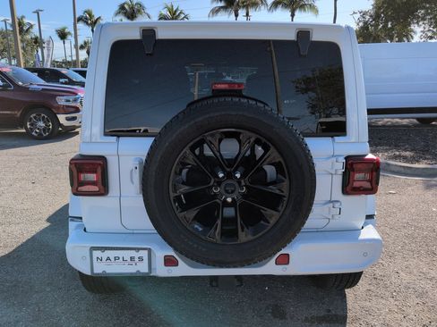 Used 2022 Jeep Wrangler Unlimited Sahara AWD/4WD image 6