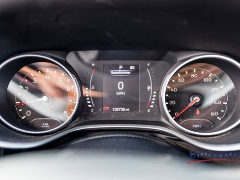 Used 2018 Jeep Compass Latitude FWD image 9