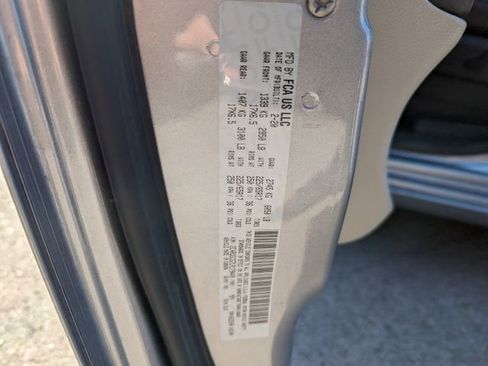 Used 2020 Dodge Grand Caravan SXT FWD image 27