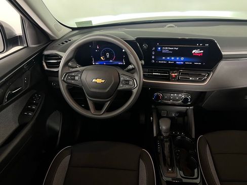 Used 2025 Chevrolet TrailBlazer LT image 14