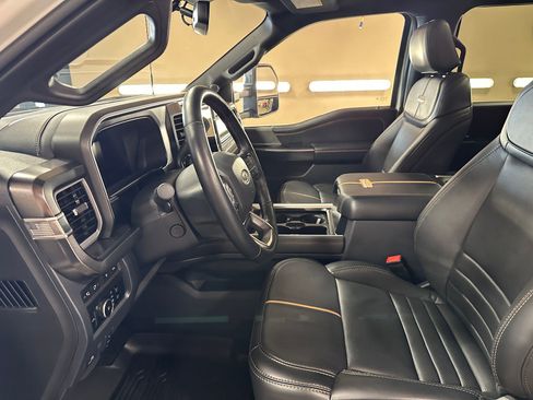 Used 2024 Ford F350 Platinum w/ Tremor Off-Road Package AWD/4WD image 17