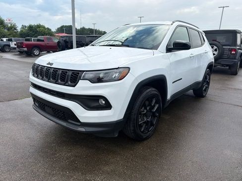 Used 2025 Jeep Compass Latitude w/ Altitude Special Edition AWD/4WD image 1