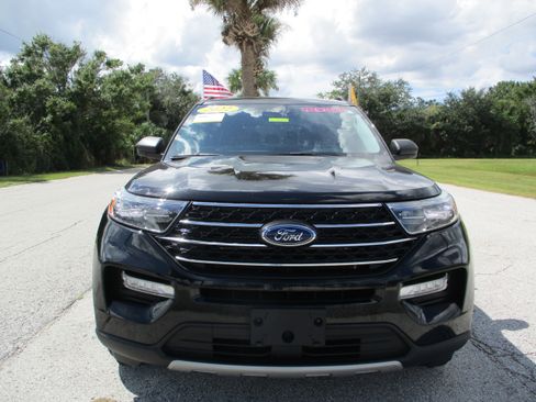 Certified 2022 Ford Explorer XLT w/ Equipment Group 202A image 2