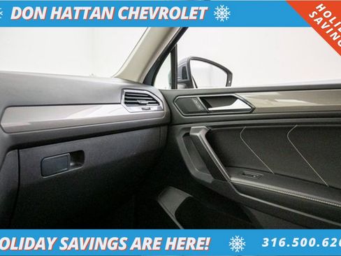 Used 2023 Volkswagen Tiguan SE w/ Panoramic Sunroof Package image 15