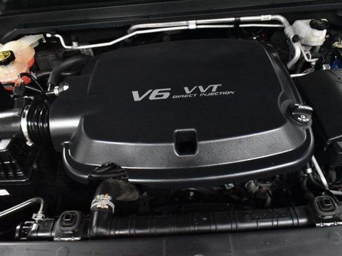 Used 2018 GMC Canyon Denali image 10