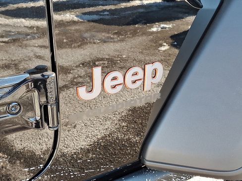 New 2025 Jeep Gladiator Mojave w/ Safety Group image 28