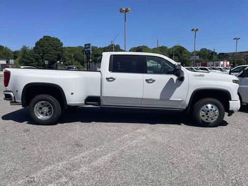 New 2026 Chevrolet Silverado 3500 High Country w/ High Country Premium Package AWD/4WD image 2