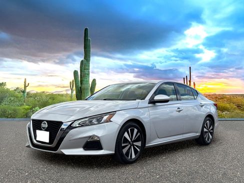 Used 2021 Nissan Altima 2.5 SV FWD image 2