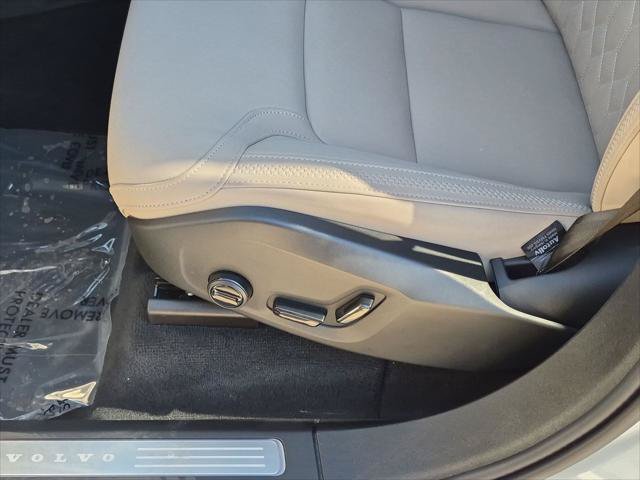 Certified 2026 Volvo XC90 B6 Plus AWD/4WD image 22