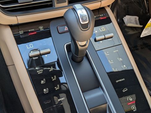 New 2026 Porsche Macan image 21