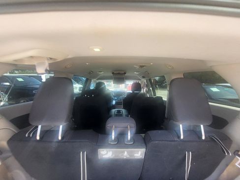 Used 2017 Chrysler Pacifica Touring w/ Tire & Wheel Group FWD image 35