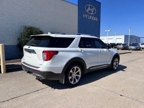 Used 2020 Ford Explorer Platinum w/ Premium Technology Package image 3