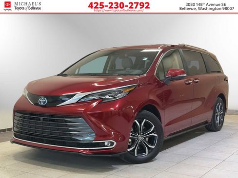Certified 2025 Toyota Sienna Platinum image 1