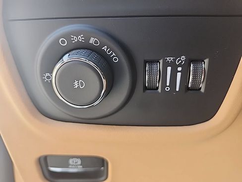 Used 2025 Jeep Grand Cherokee L Summit AWD/4WD image 17