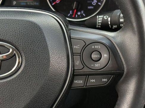 Used 2020 Toyota RAV4 XLE Premium image 15